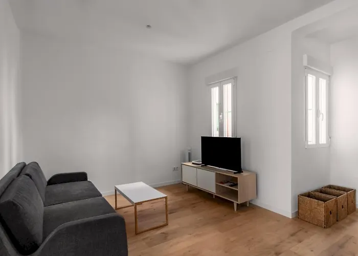 2 Bedrooms 1 Bathroom Furnished - Delicias - Bright - Mintystay