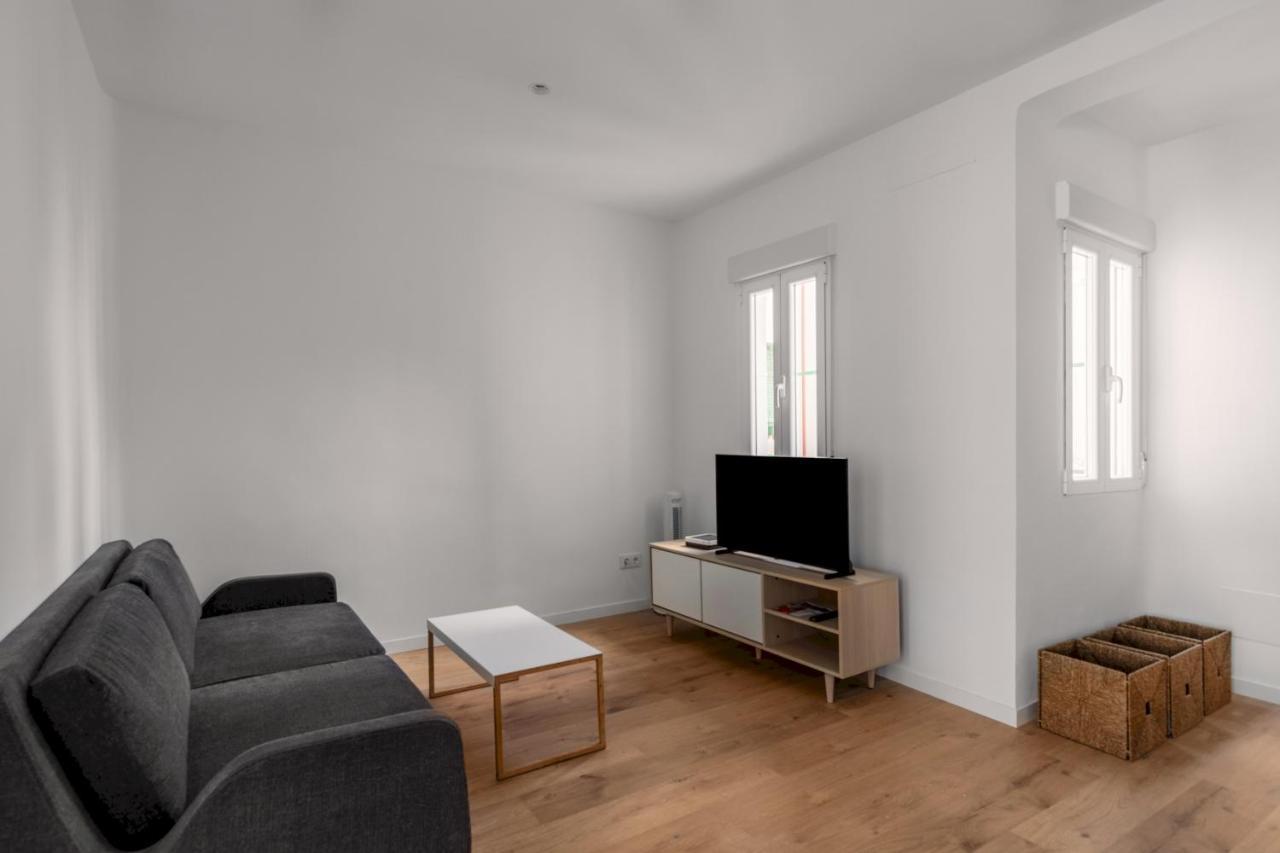 Apartment 2 Bedrooms 1 Bathroom Furnished - Delicias - Bright - Mintystay